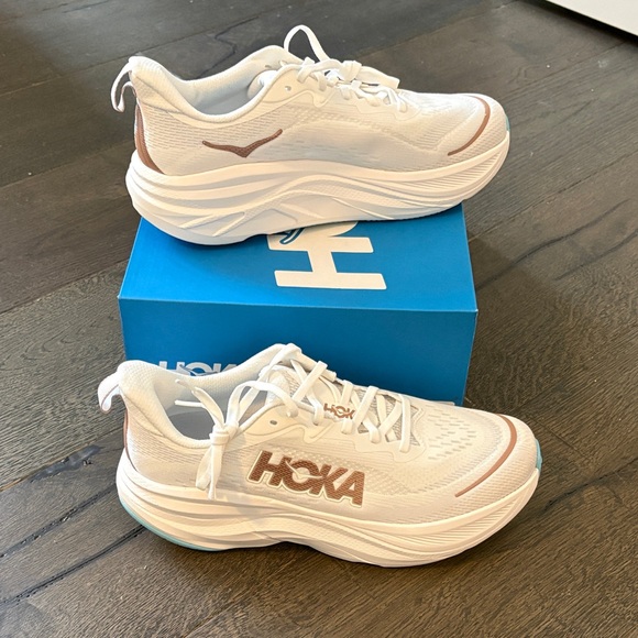 Hoka Skyflow white/gold sneakers size 10 women’s brand new in box - Picture 4 of 6
